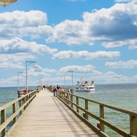 Mit Meerblick: Seaside Retreat With Ahoi Access Goehren (Ruegen)